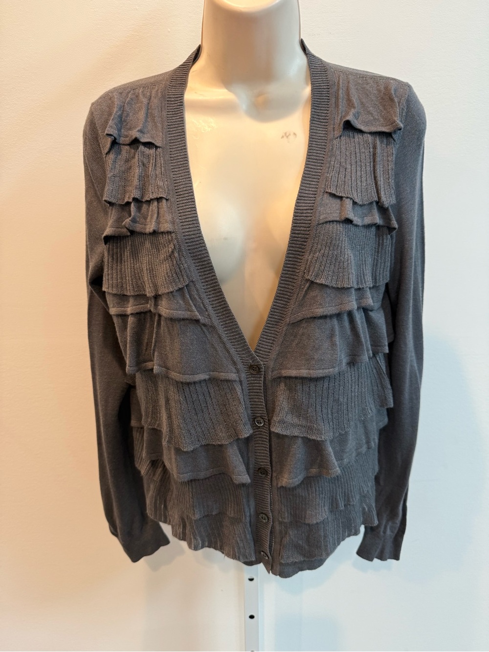 Ann Taylor Gray Ruffle Cardigan V-Neck Button Front Women’s Size M Petite